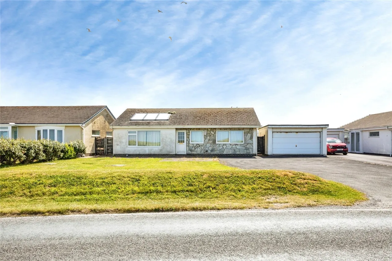 3 bed house for sale, Ynyslas, Borth, SY24