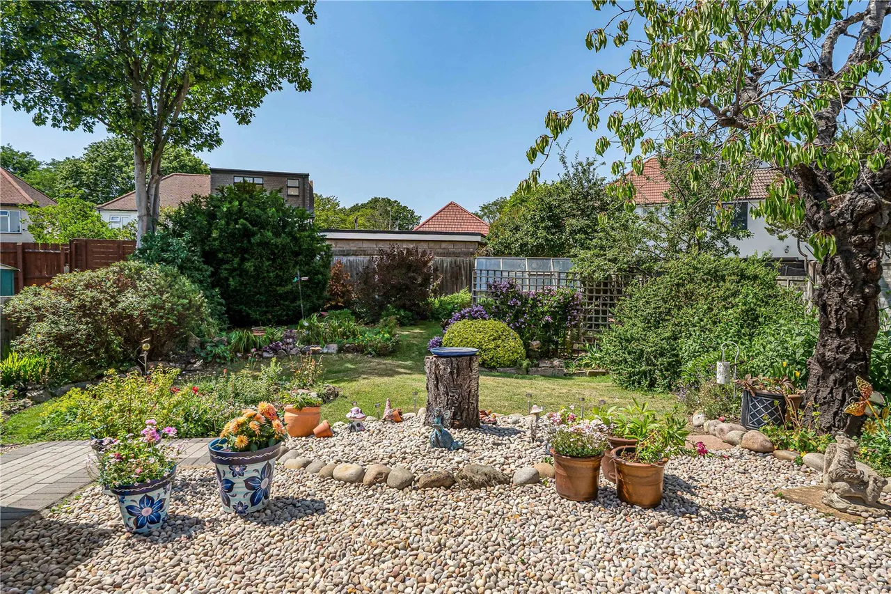 Wills Crescent, Whitton, TW3, photo 5