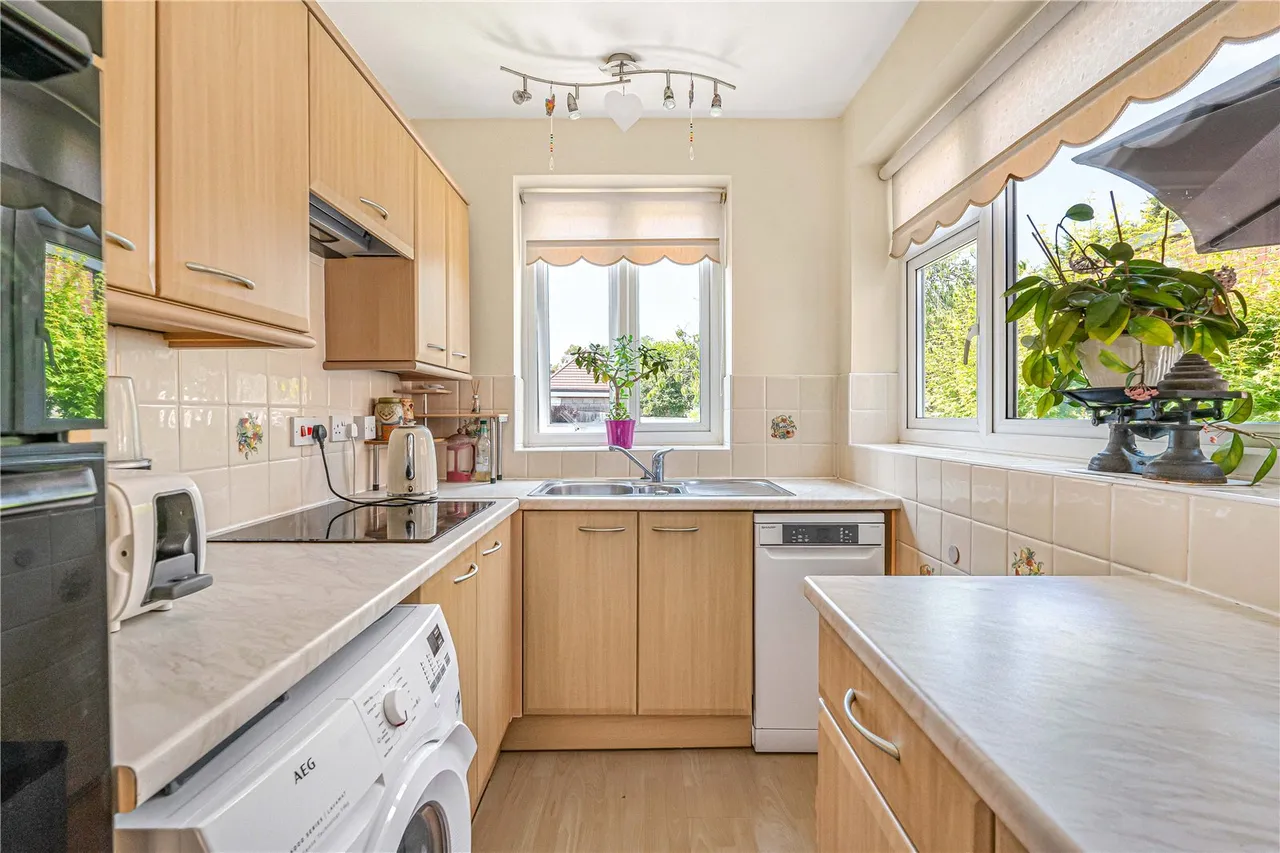 Wills Crescent, Whitton, TW3, photo 7