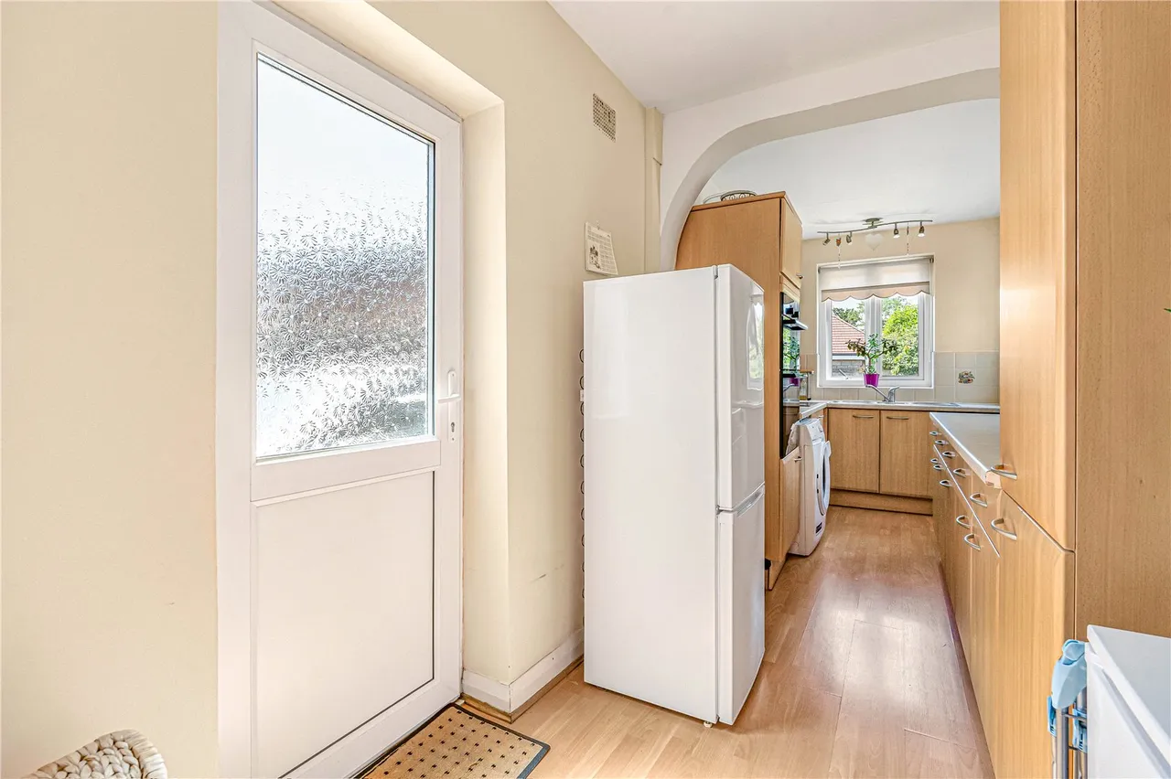 Wills Crescent, Whitton, TW3, photo 8