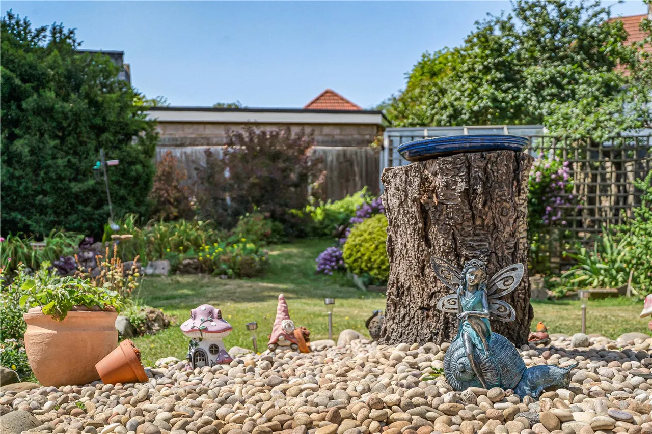 Wills Crescent, Whitton, TW3, photo 19