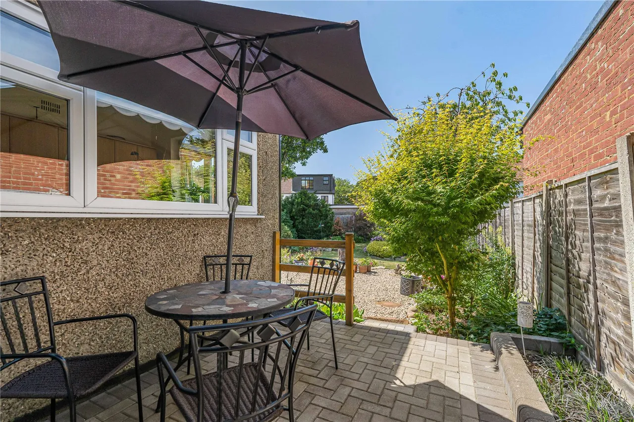 Wills Crescent, Whitton, TW3, photo 21