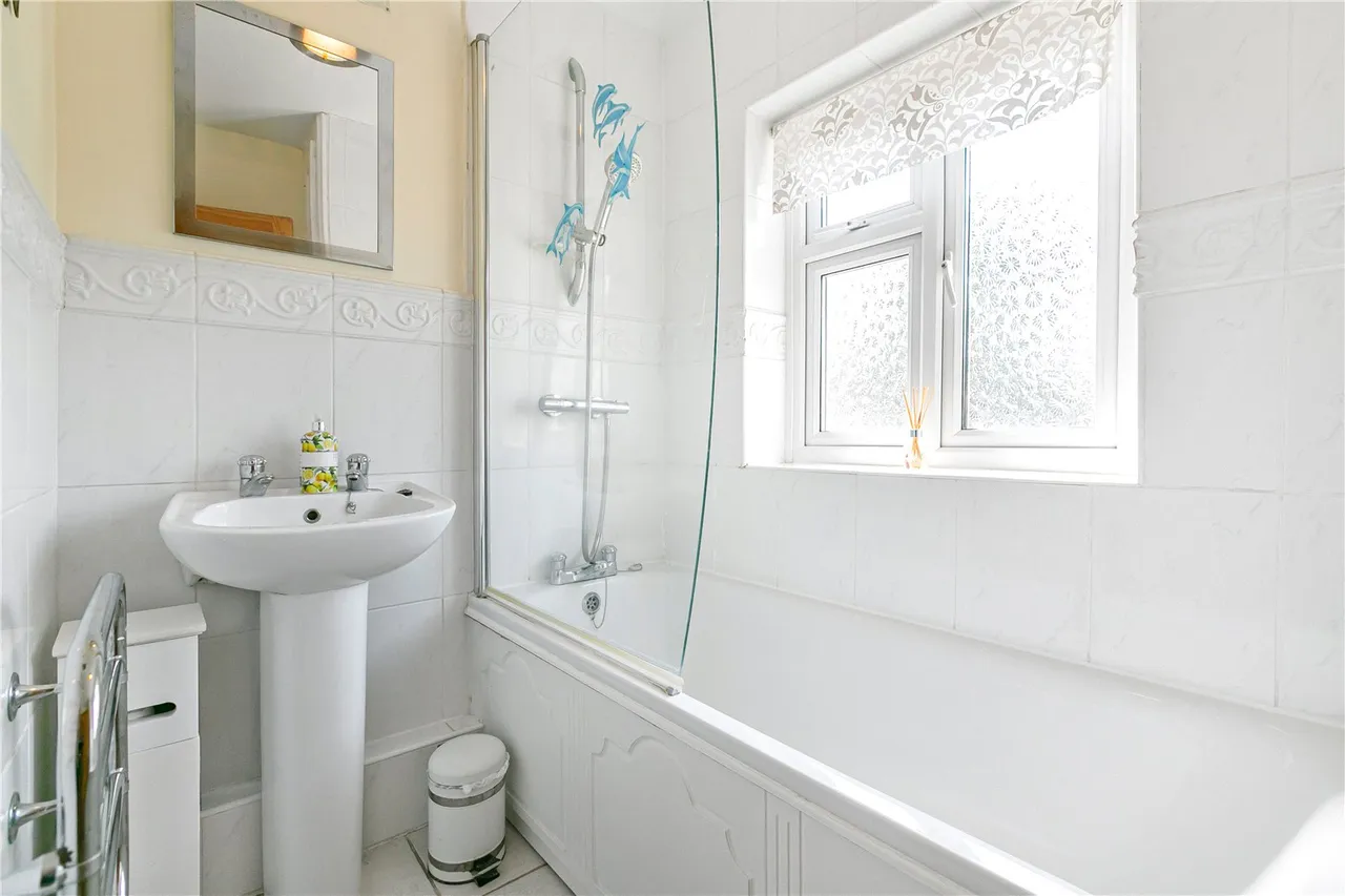 Wills Crescent, Whitton, TW3, photo 14