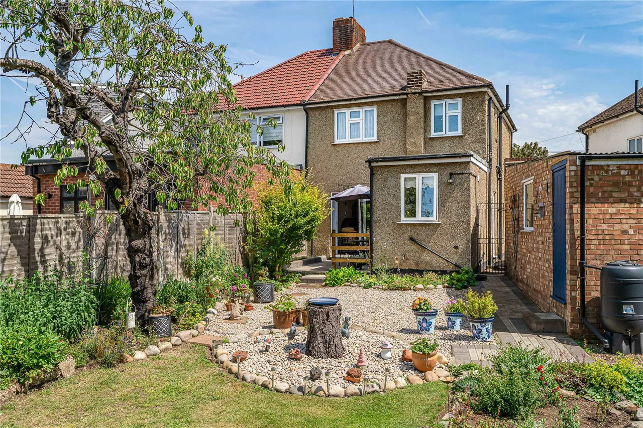 Wills Crescent, Whitton, TW3, photo 18