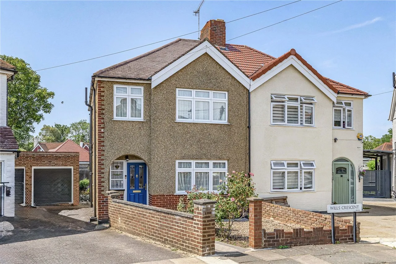 3 bed house for sale, Wills Crescent, Whitton, TW3