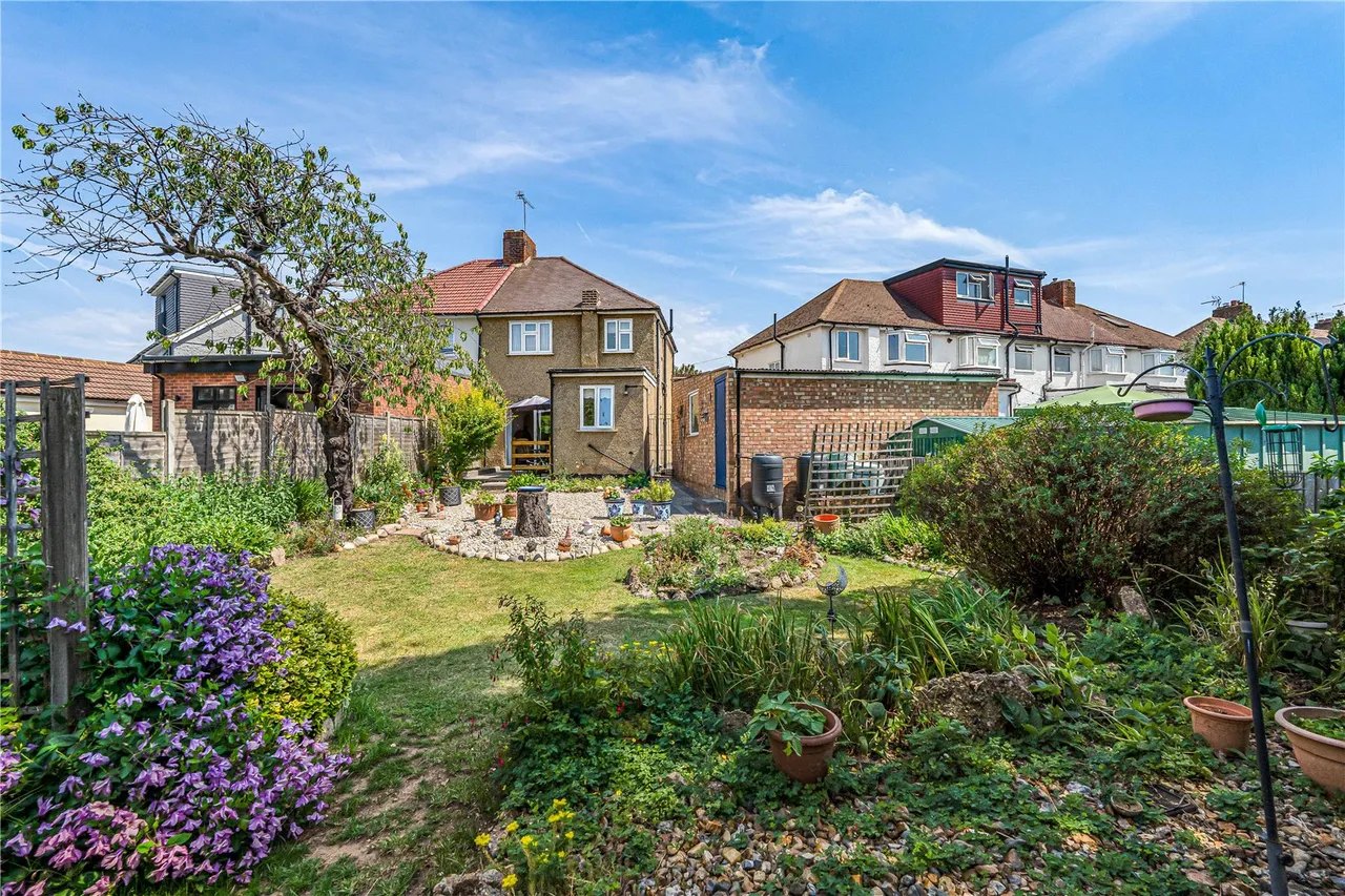 Wills Crescent, Whitton, TW3, photo 17