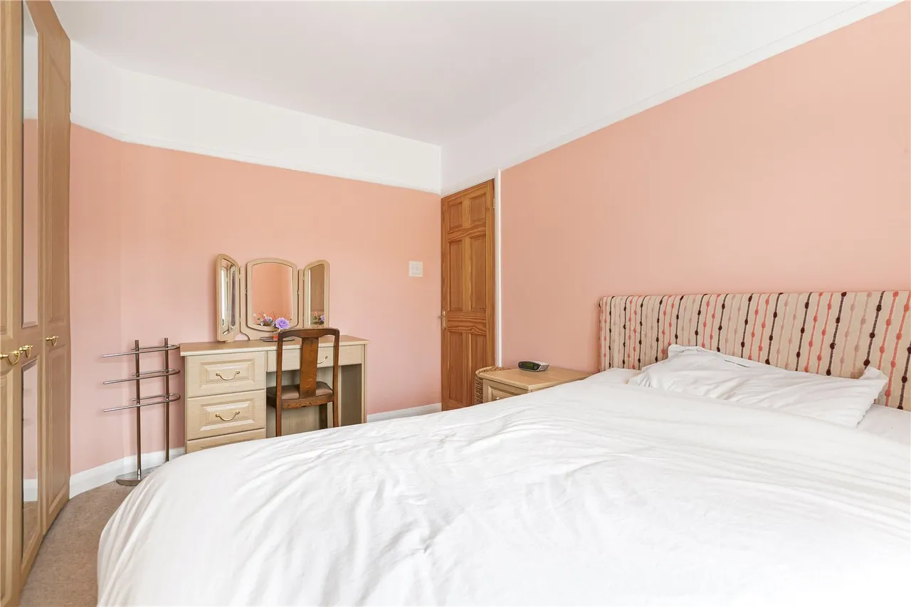 Wills Crescent, Whitton, TW3, photo 12
