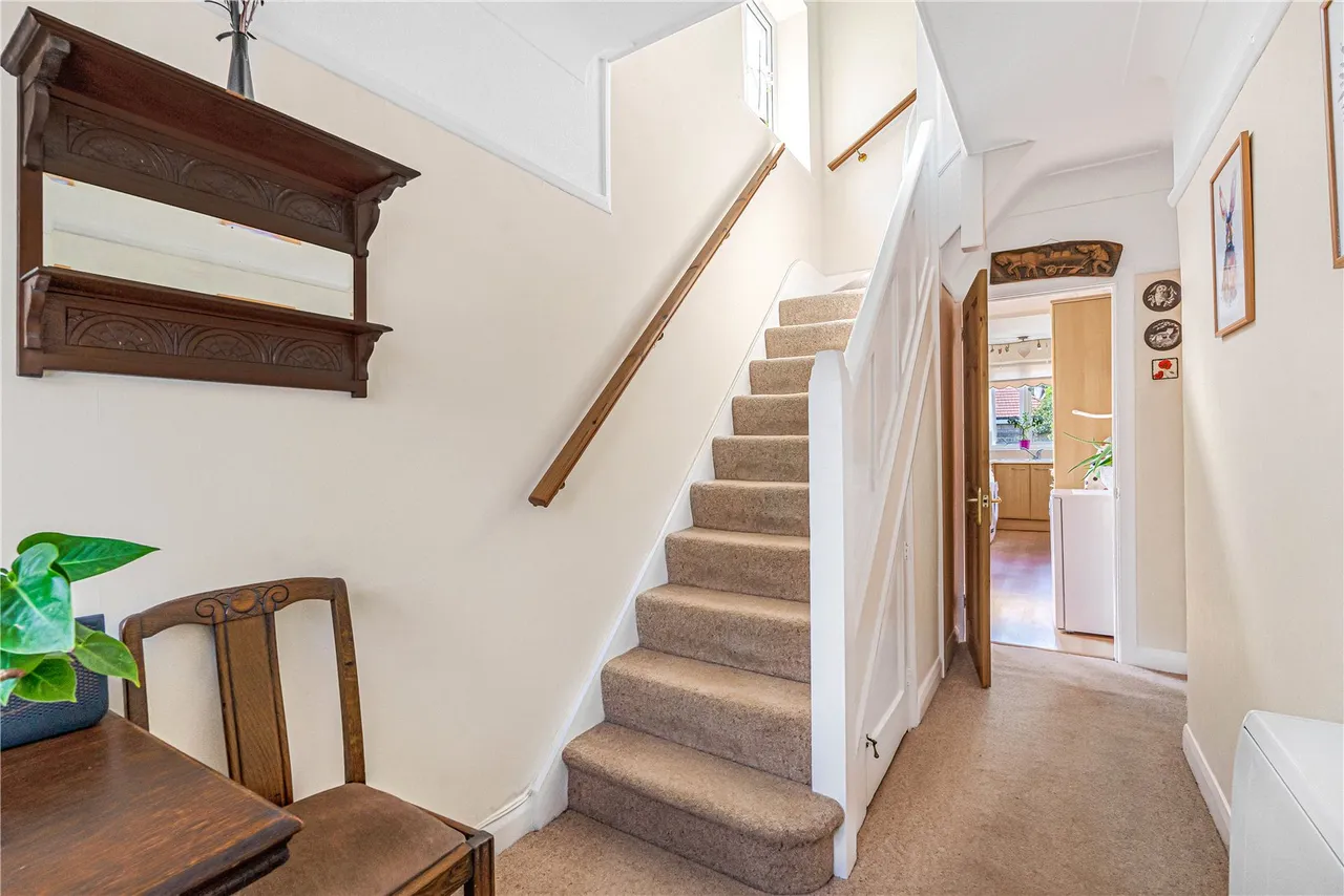Wills Crescent, Whitton, TW3, photo 9