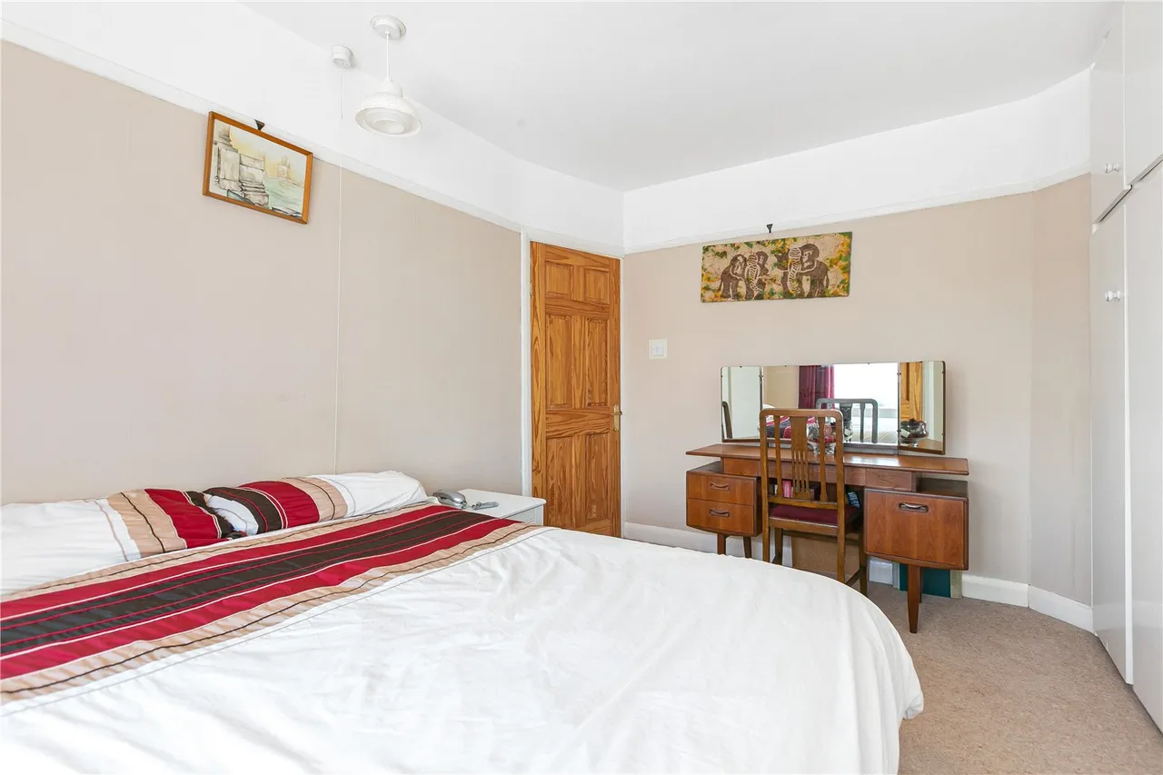 Wills Crescent, Whitton, TW3, photo 11
