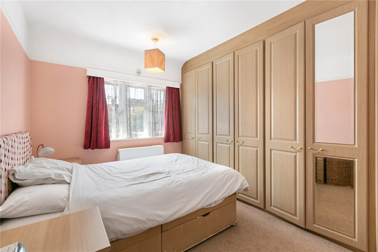 Wills Crescent, Whitton, TW3, photo 10