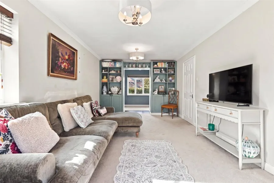 with 3 bedrooms in Bishop's Stortford, CM23, photo 4