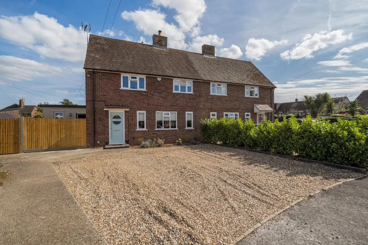 3 bed house for sale, St. Peters Close, Old Windsor