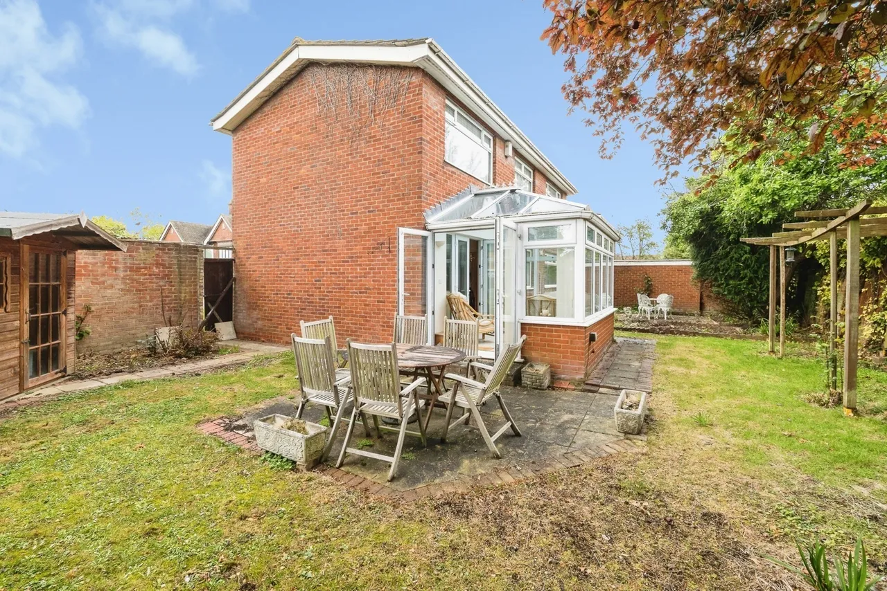 Chase House Gardens, Hornchurch, RM11, photo 4