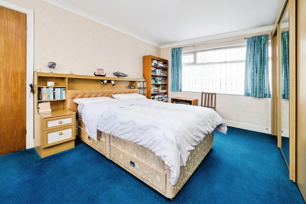 Chase House Gardens, Hornchurch, RM11, photo 25