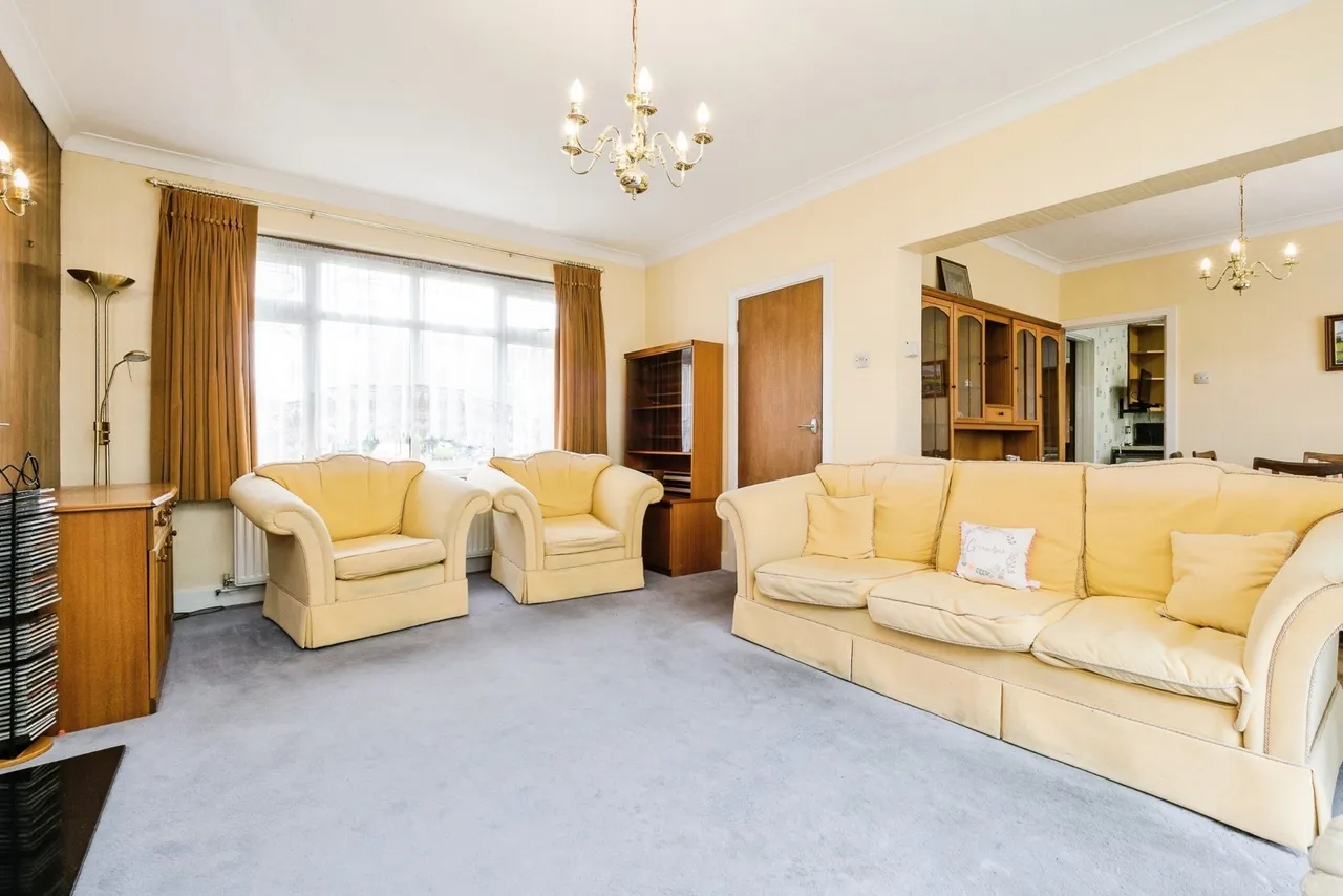 Chase House Gardens, Hornchurch, RM11, photo 2