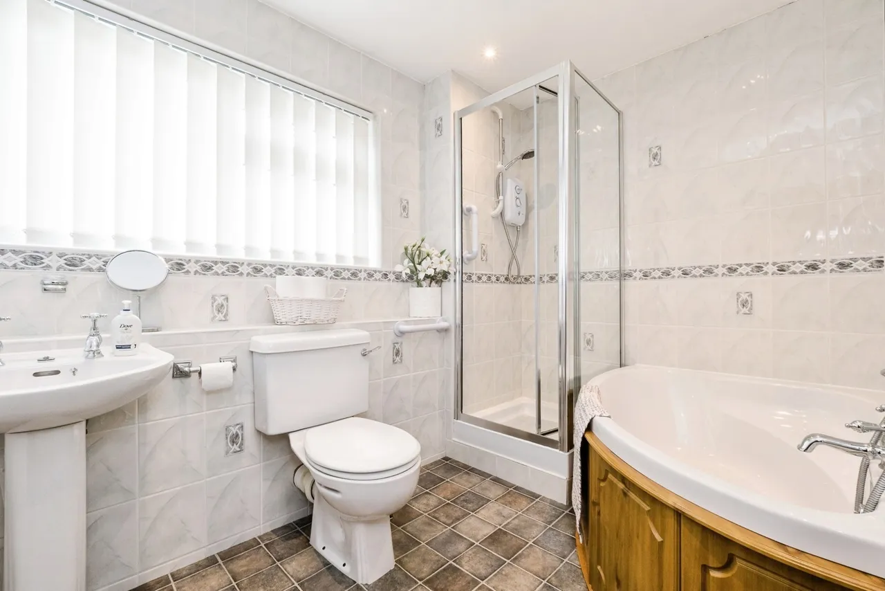 Chase House Gardens, Hornchurch, RM11, photo 5