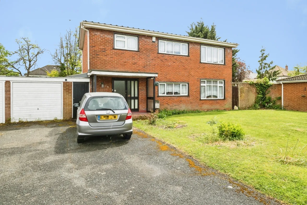 3 bed house for sale — Chase House Gardens, Hornchurch, RM11
