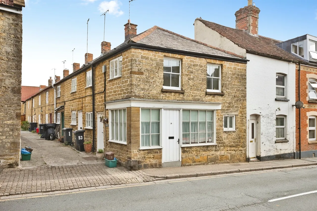 2 bed house for sale — South Street, Crewkerne