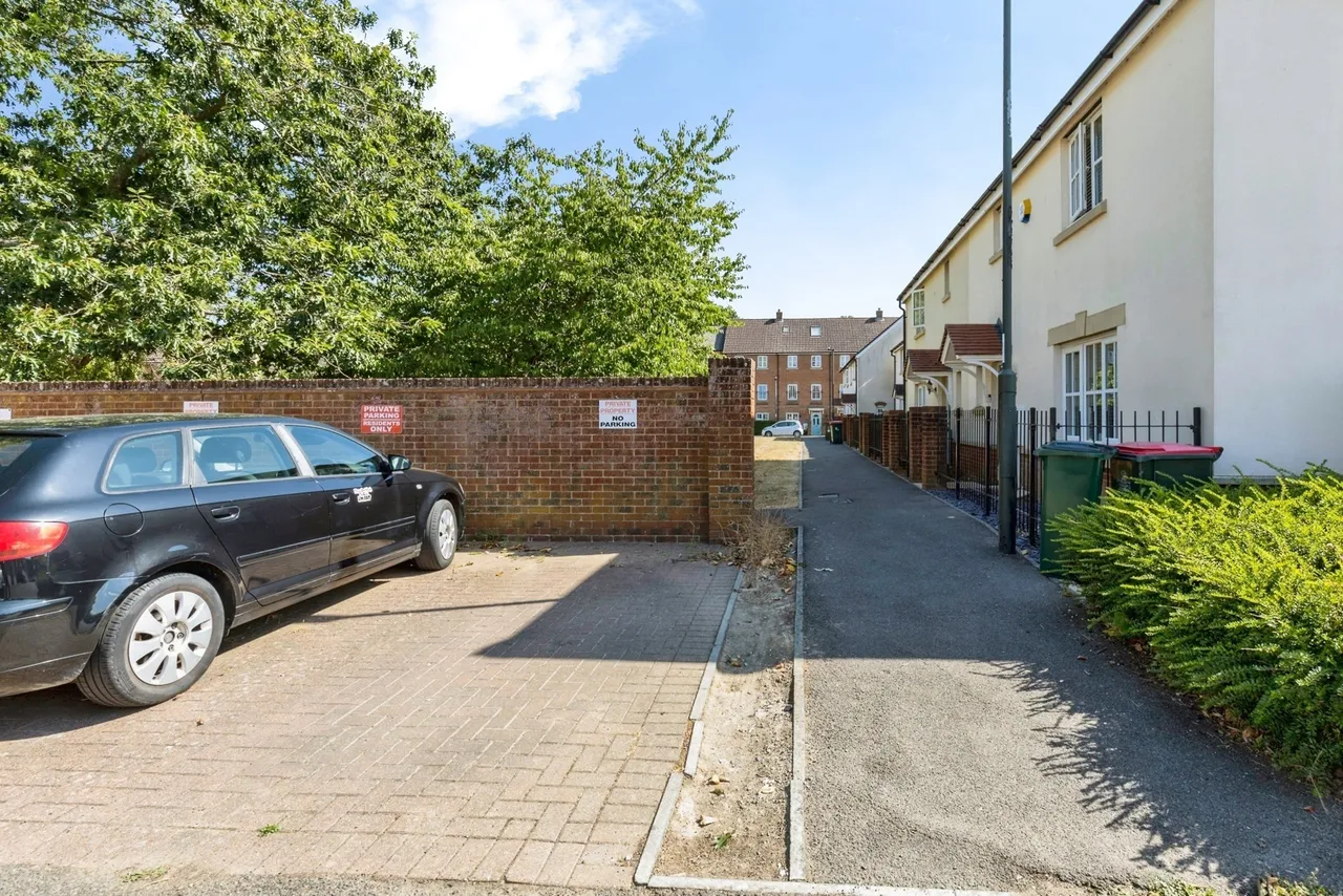 Trist Way, Ifield, RH11, photo 4