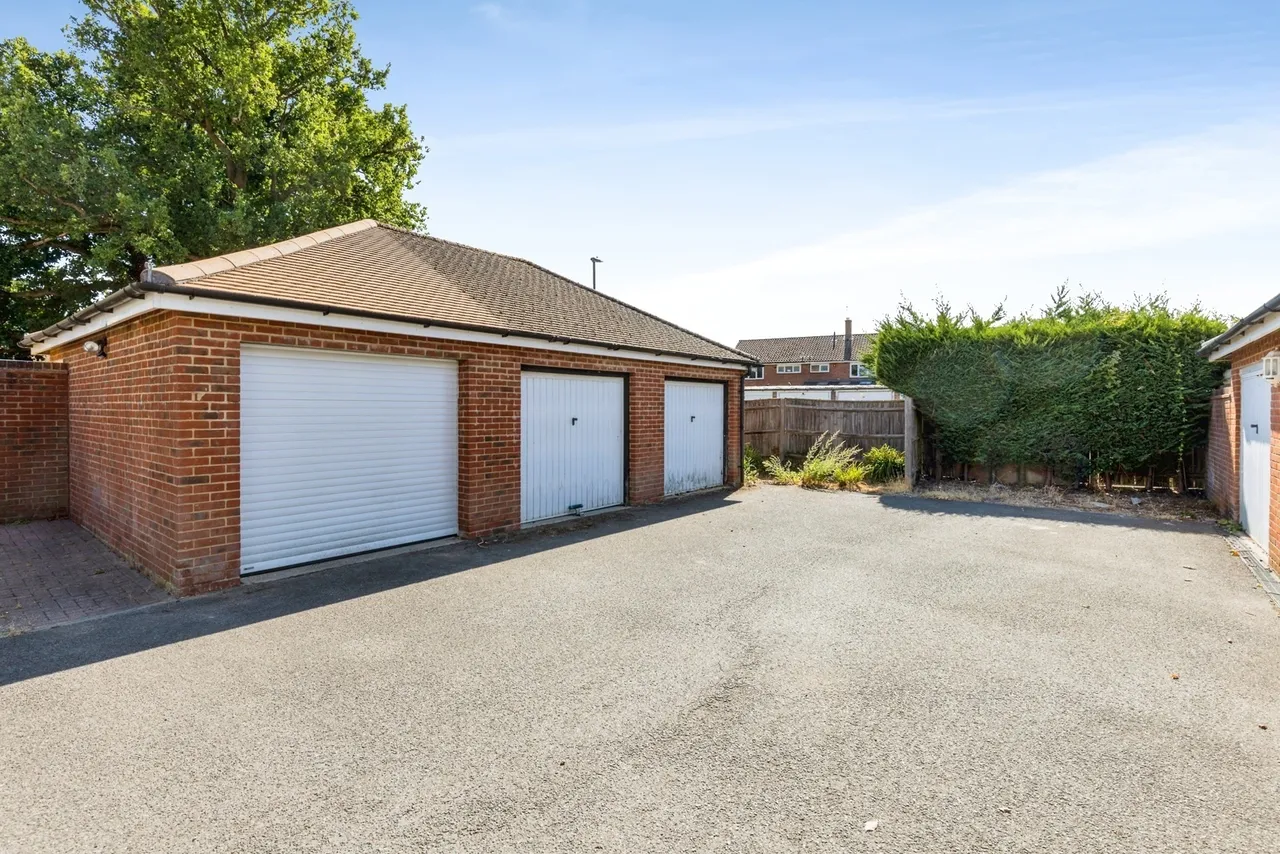 Trist Way, Ifield, RH11, photo 3