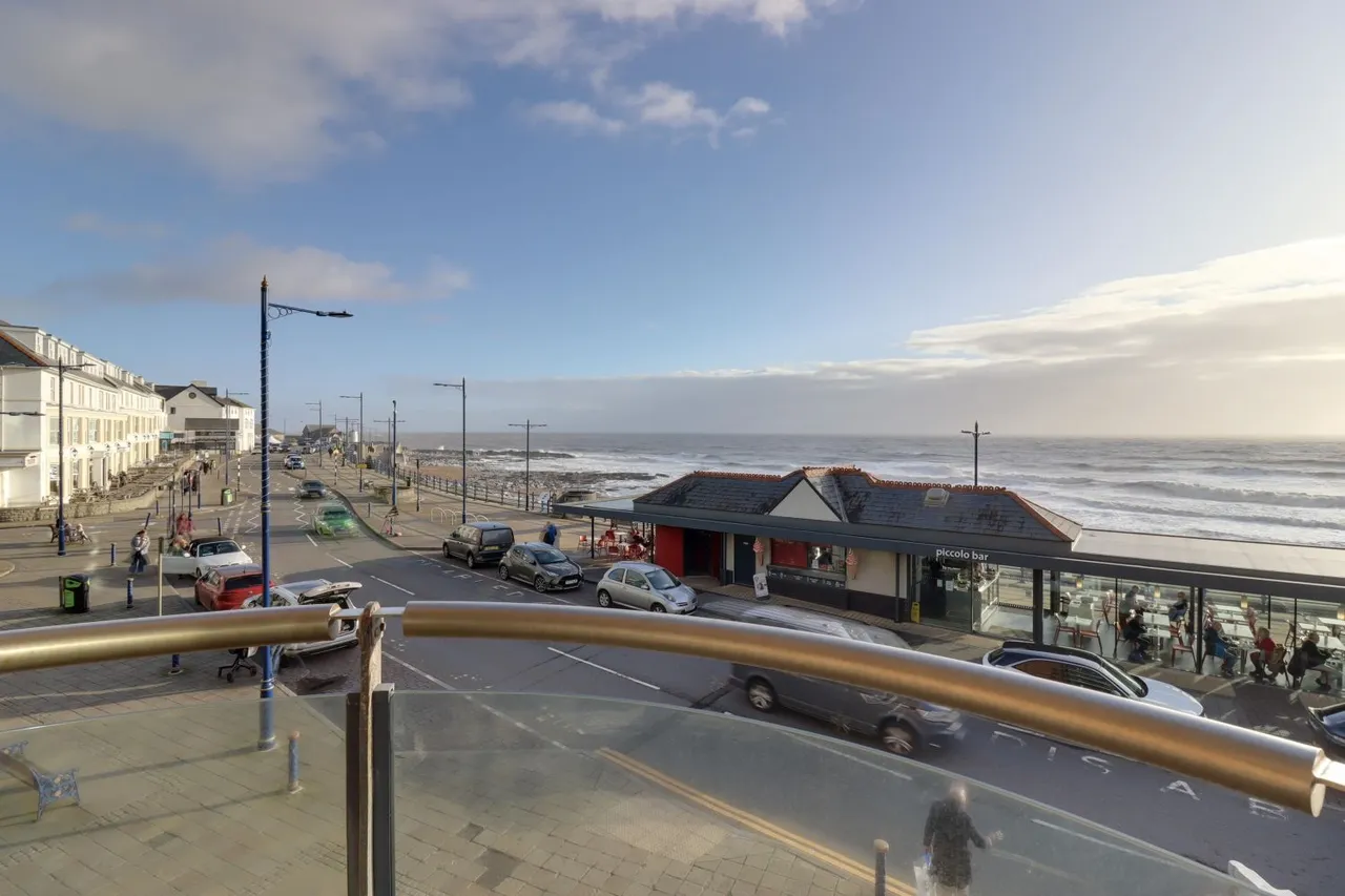 Esplanade House Esplanade, Porthcawl, CF36, photo 4