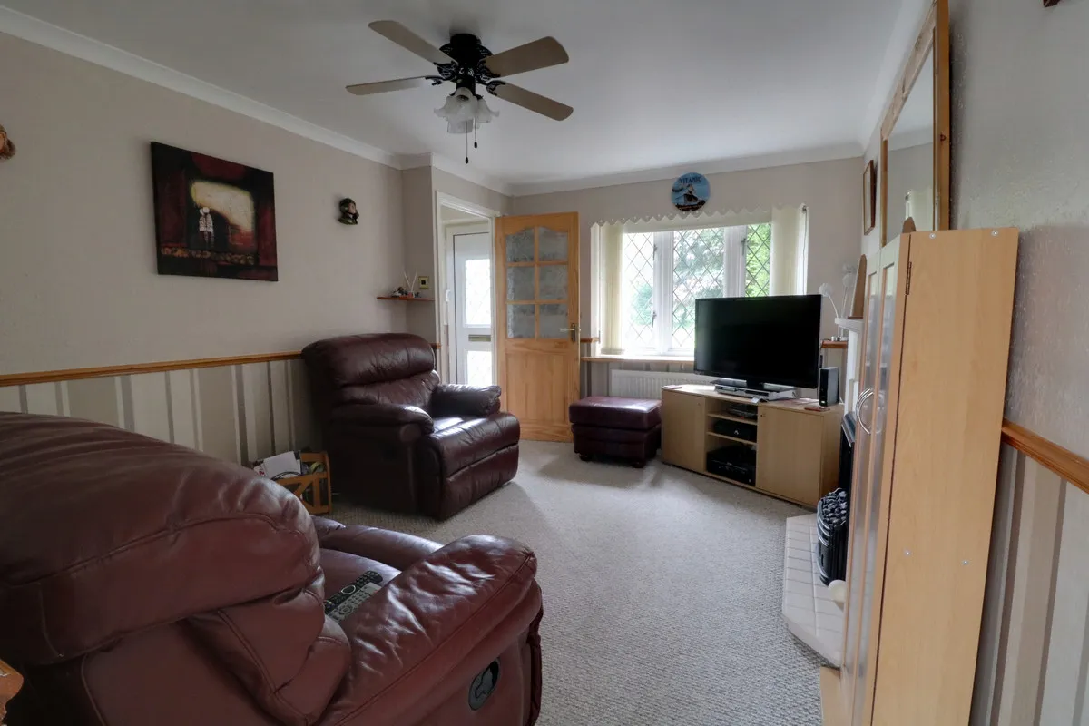 Clares Lane Close, Telford, photo 2