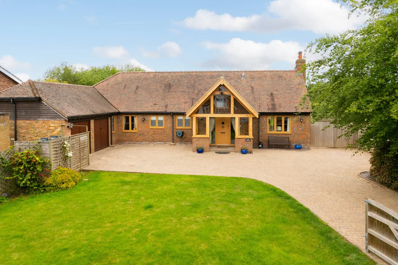 Rowsham Road, Bierton, HP22, photo 2
