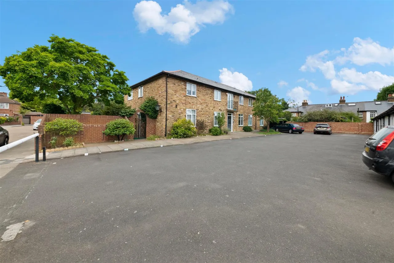 Tentelow Lane, Norwood Green, photo 14