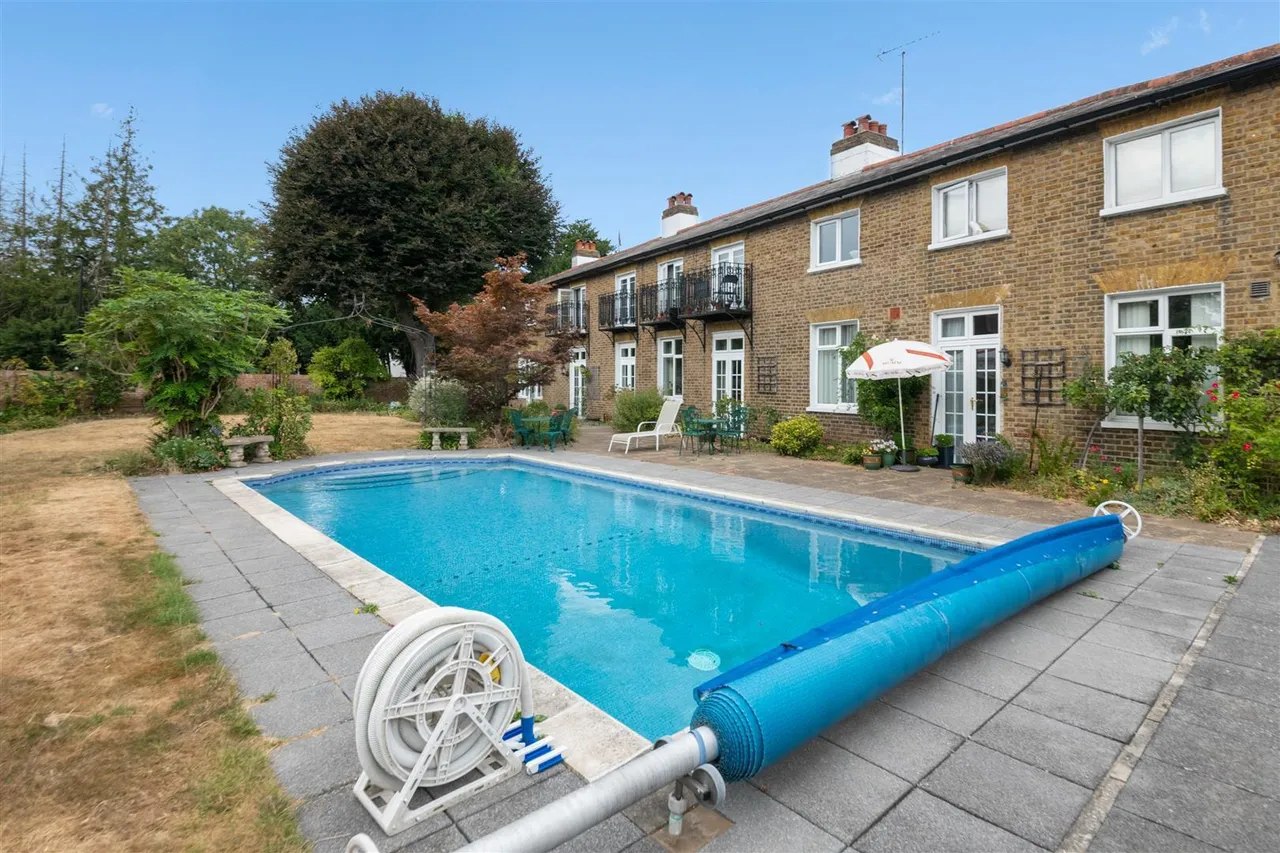 Tentelow Lane, Norwood Green, photo 12