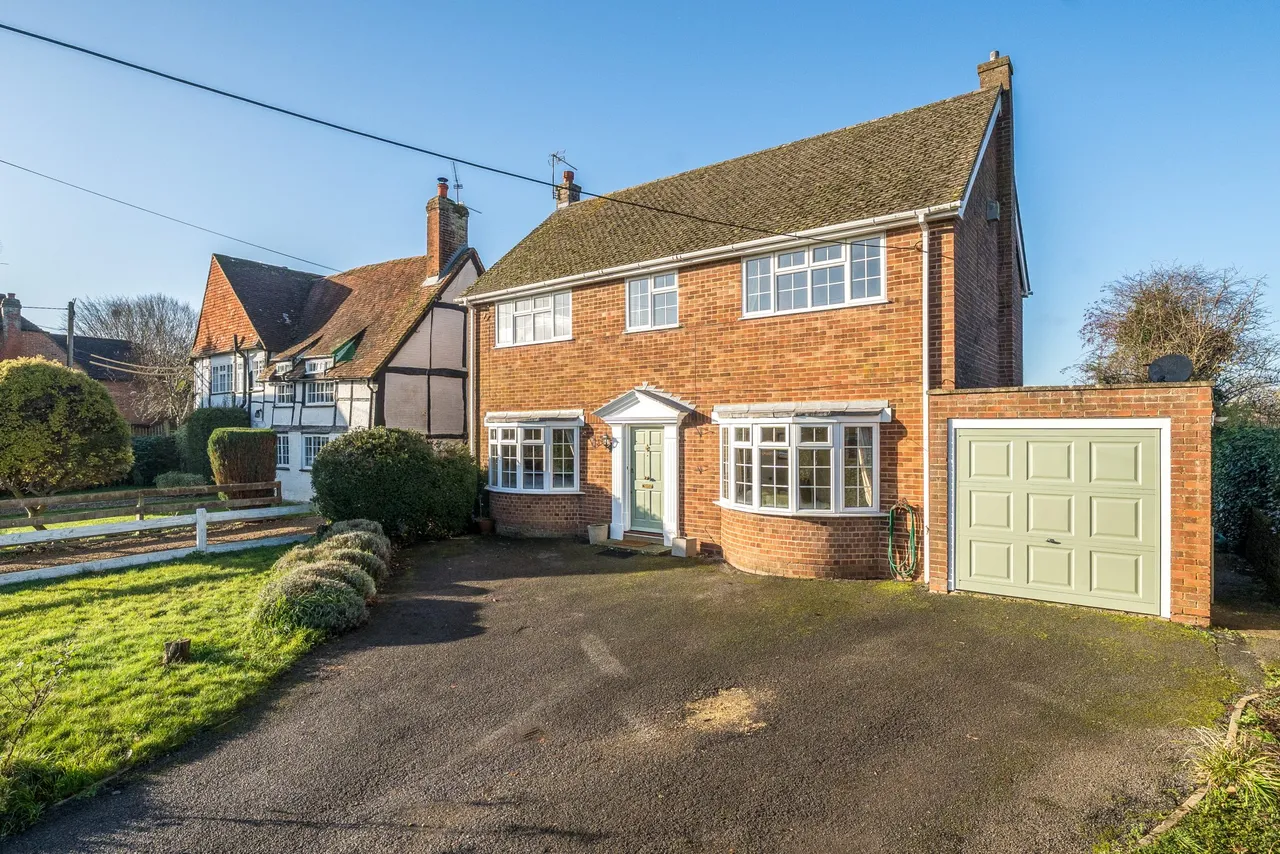4 bed house for sale — Fratton House The Street, North Warnborough, Hook, RG29 1BL