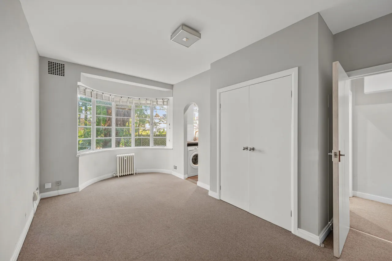 flat for sale, Wyke Road, Raynes Park, SW20