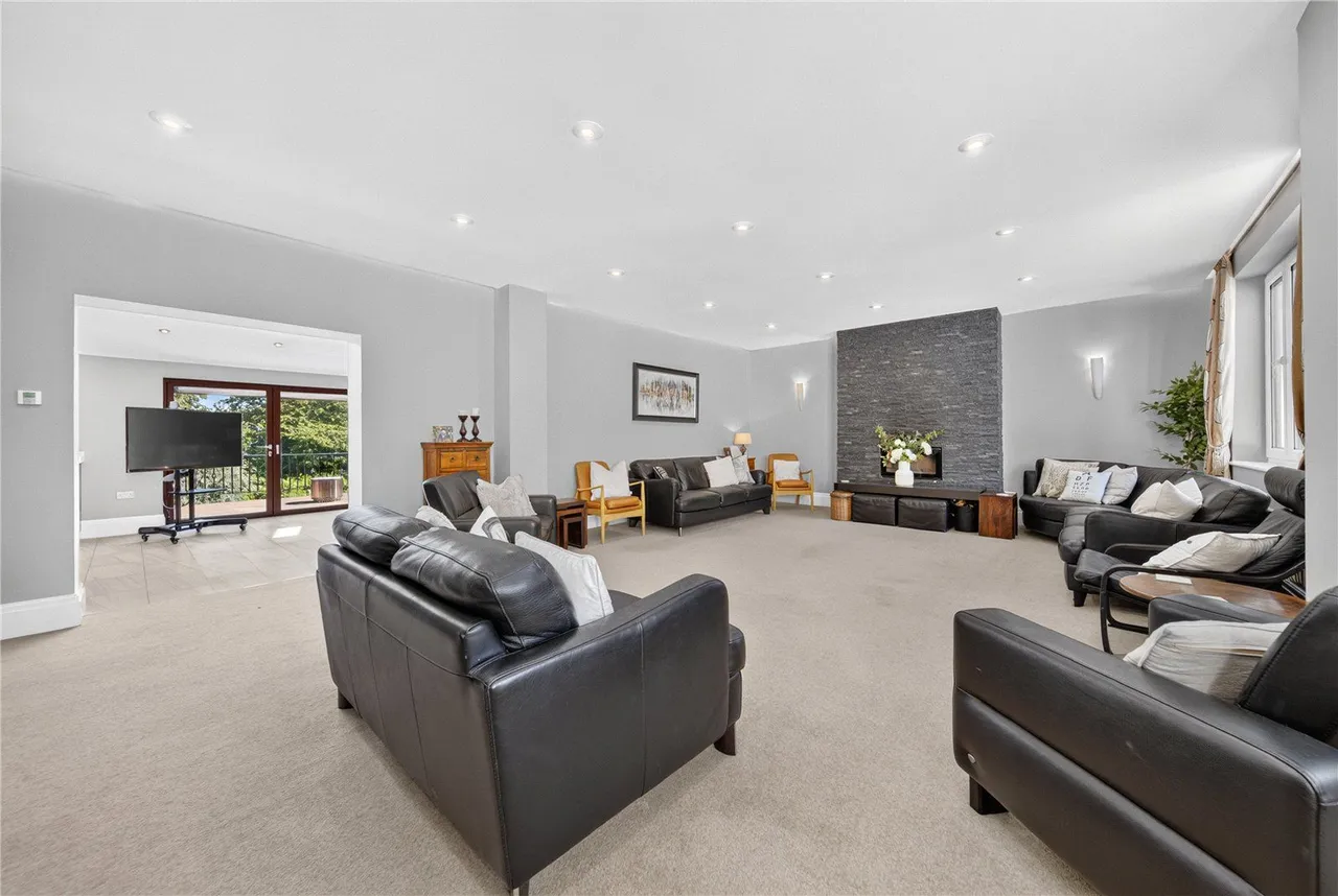 Breary Lane, Bramhope, LS16, photo 5