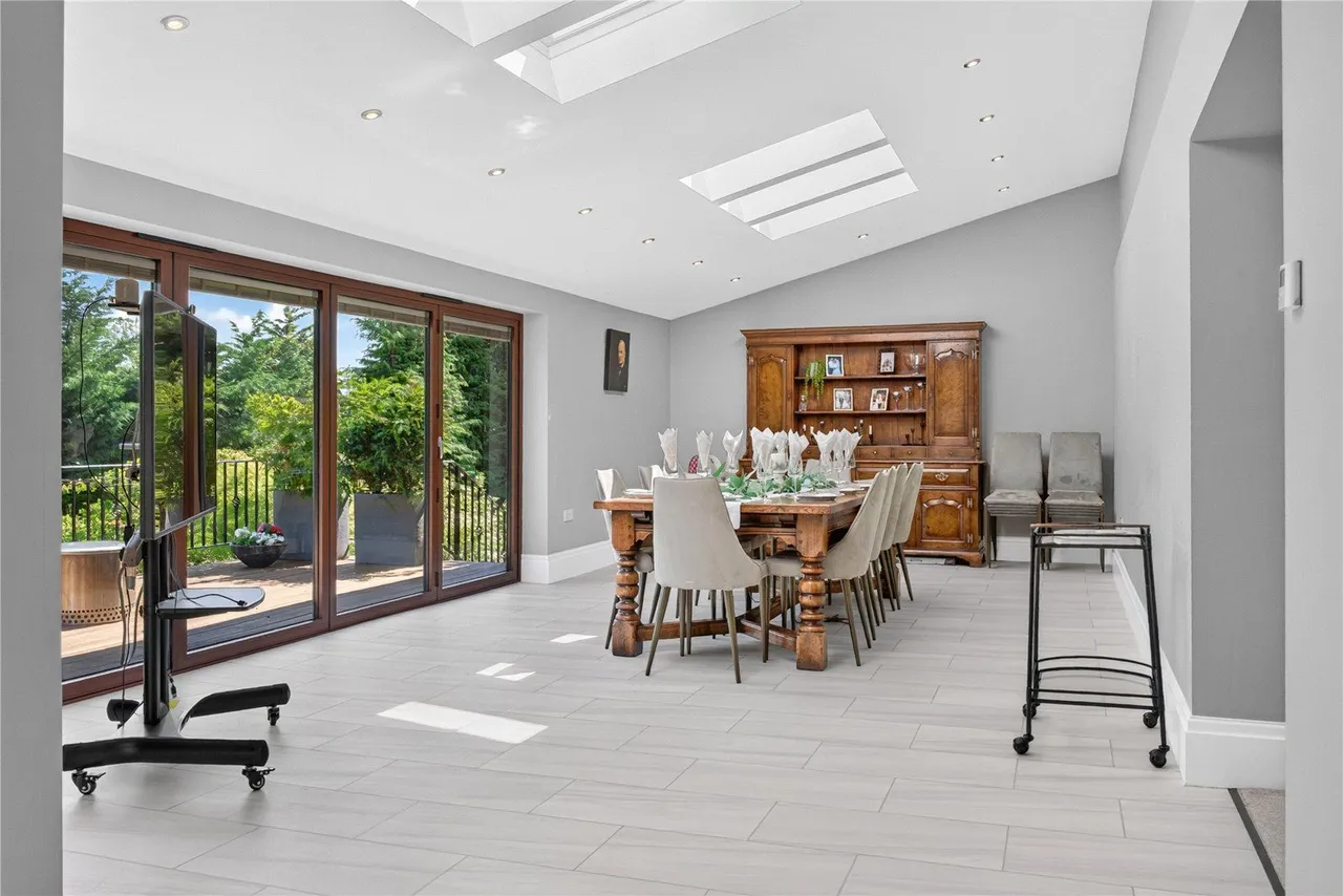 Breary Lane, Bramhope, LS16, photo 6
