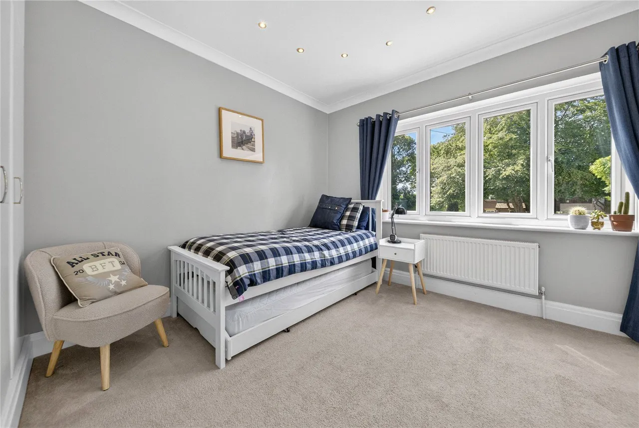 Breary Lane, Bramhope, LS16, photo 13