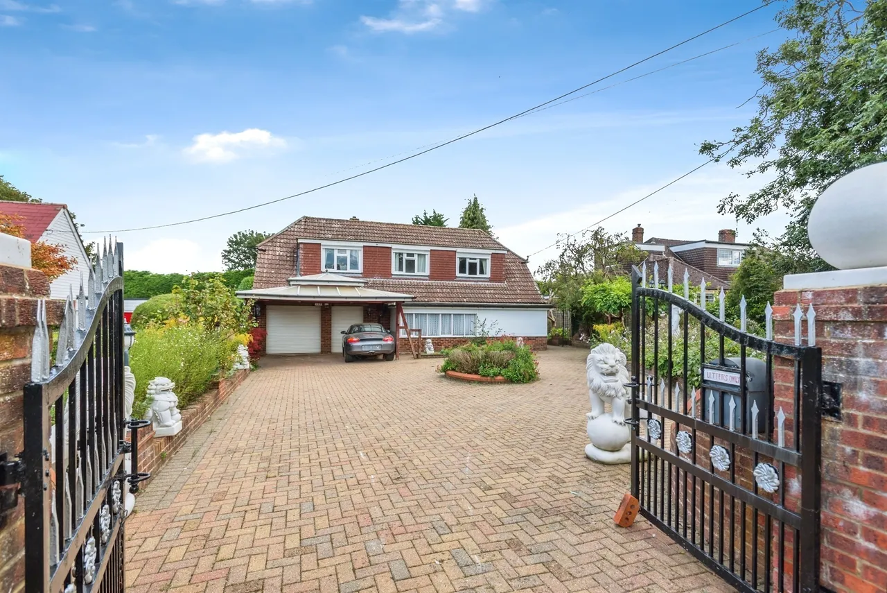 5 bed house for sale — Old Kempshott Lane, Basingstoke