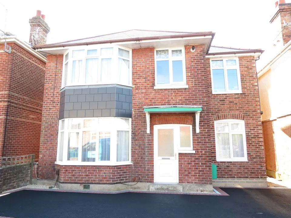 2 bed flat to rent, Benmore Road, Bournemouth