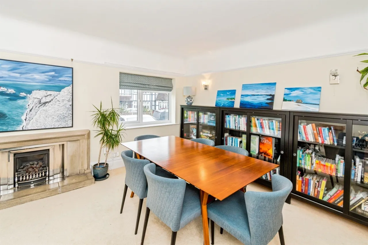 Bassett Crescent West, Southampton, SO16, photo 3