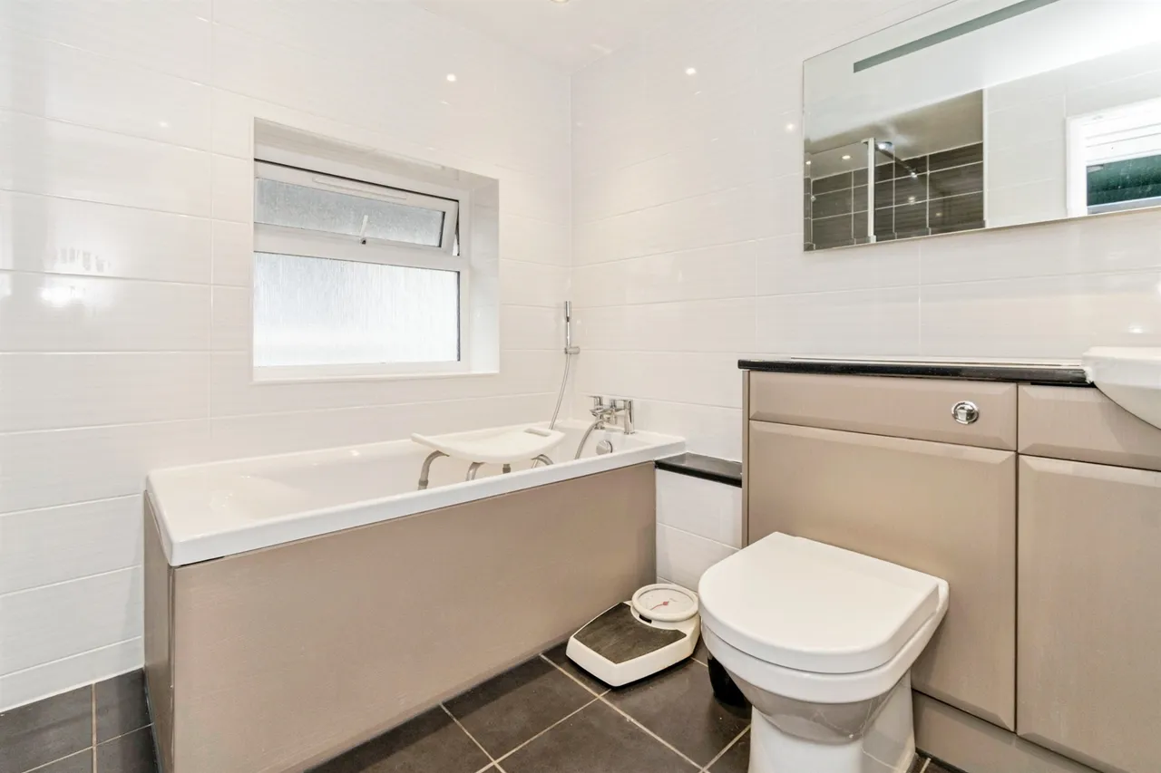 Bassett Crescent West, Southampton, SO16, photo 20