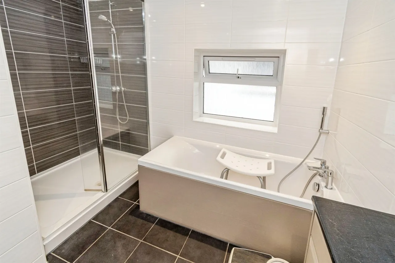 Bassett Crescent West, Southampton, SO16, photo 21