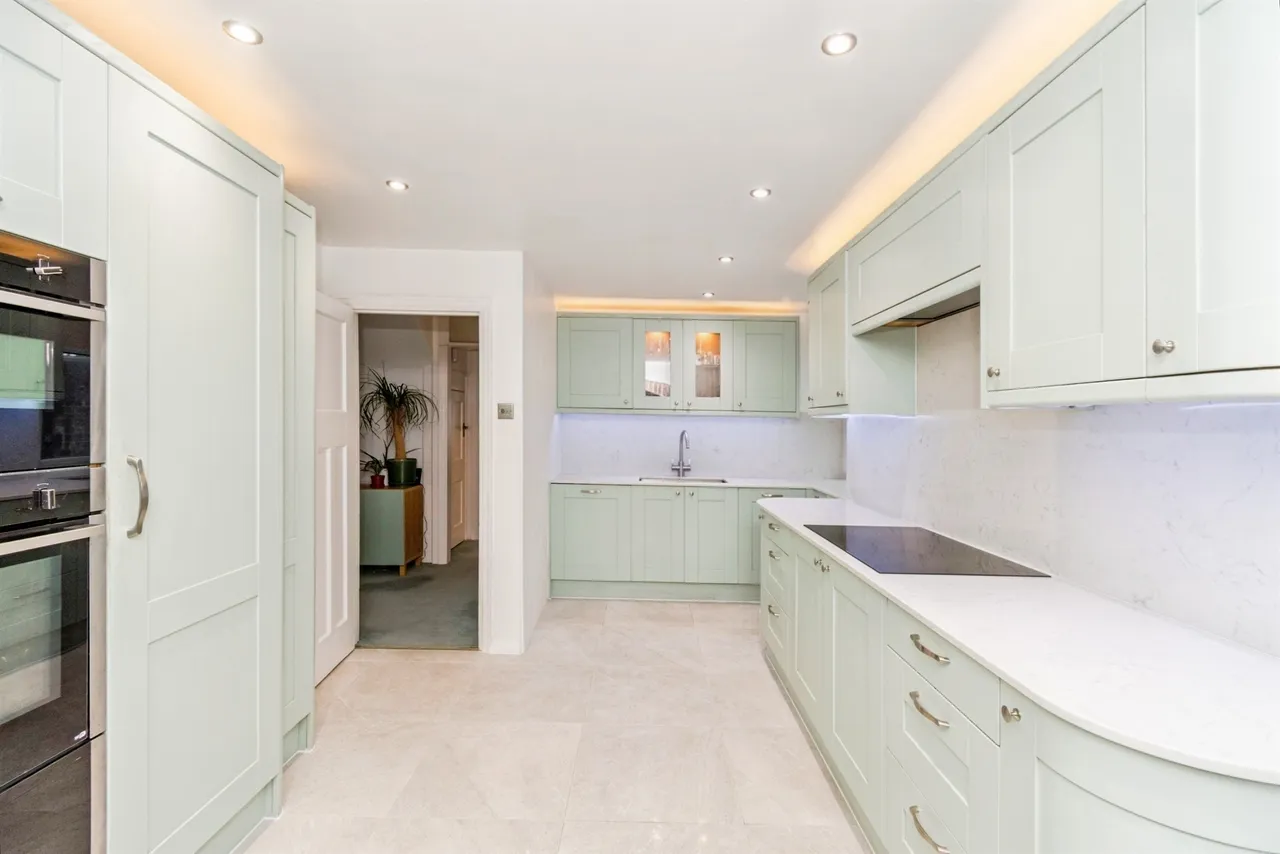 Bassett Crescent West, Southampton, SO16, photo 6
