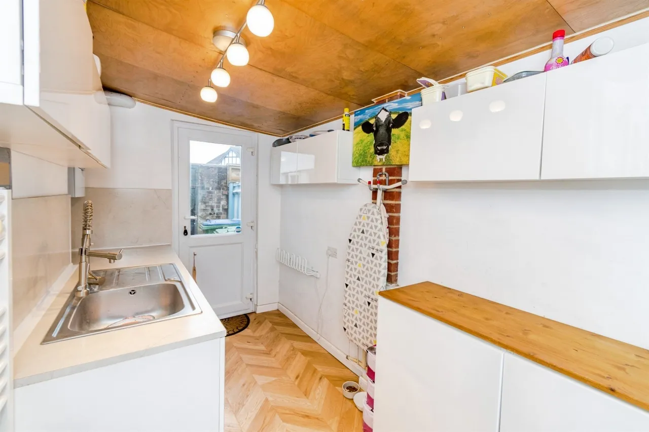 Bassett Crescent West, Southampton, SO16, photo 9