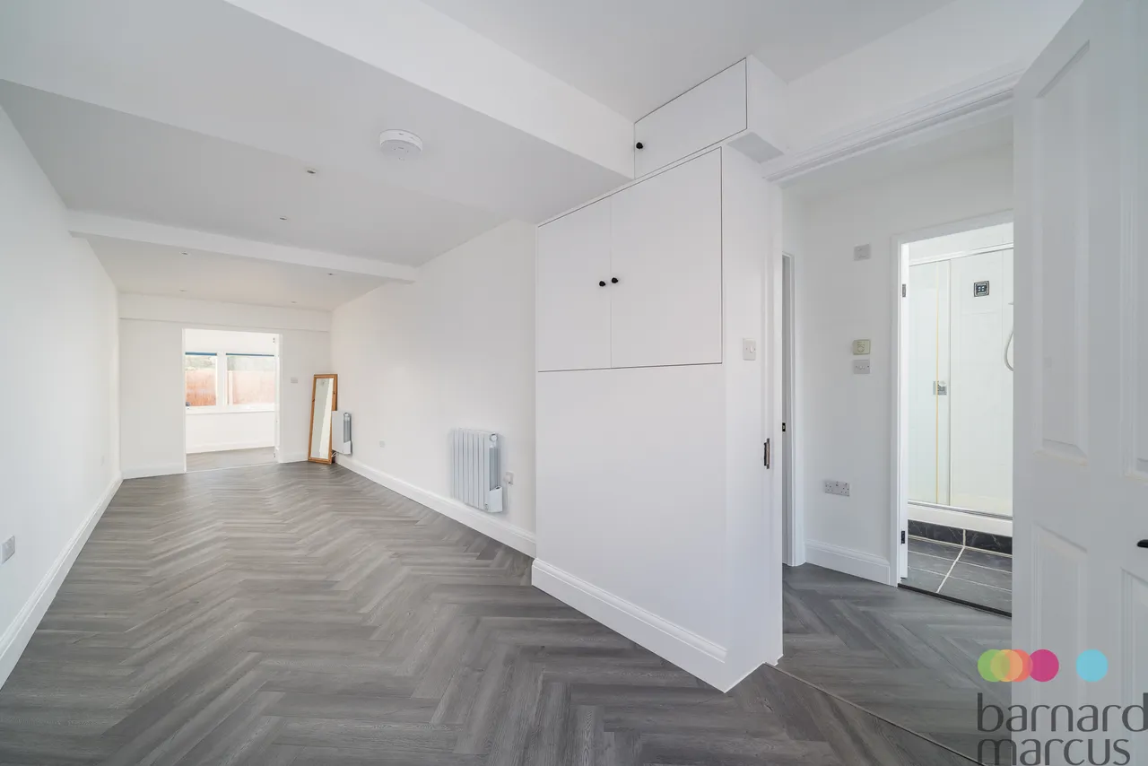 Oxford Gardens, London, N20, photo 14