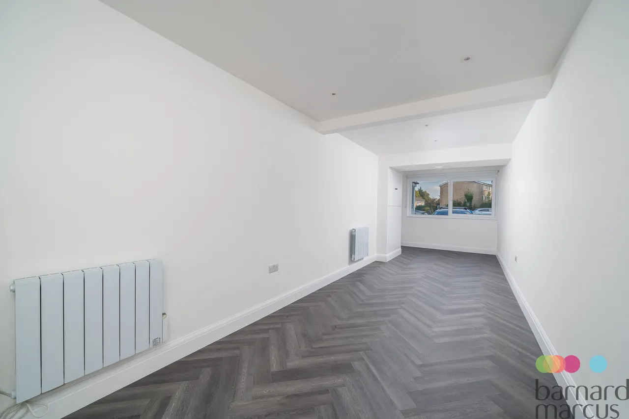 Oxford Gardens, London, N20, photo 15