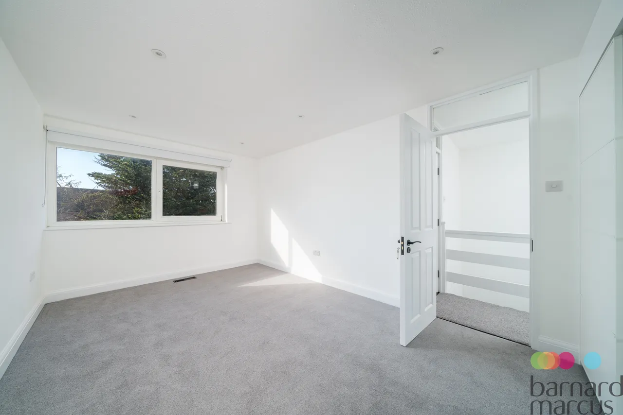 Oxford Gardens, London, N20, photo 7