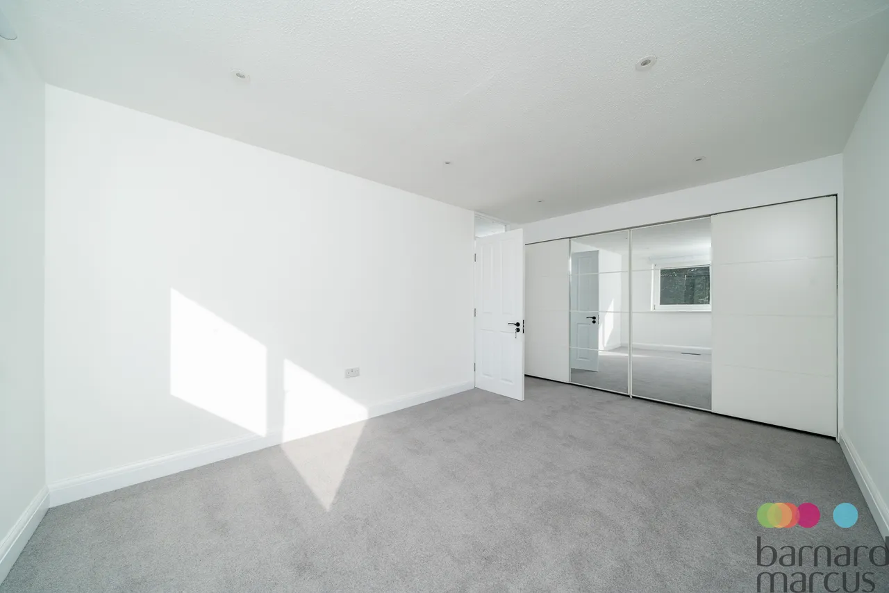 Oxford Gardens, London, N20, photo 11
