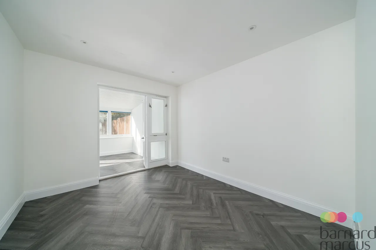 Oxford Gardens, London, N20, photo 18