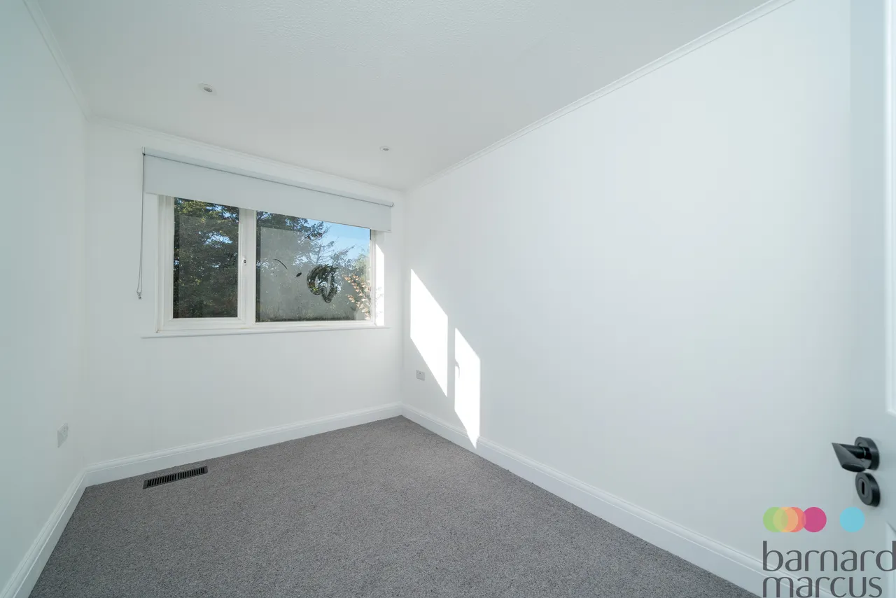 Oxford Gardens, London, N20, photo 10