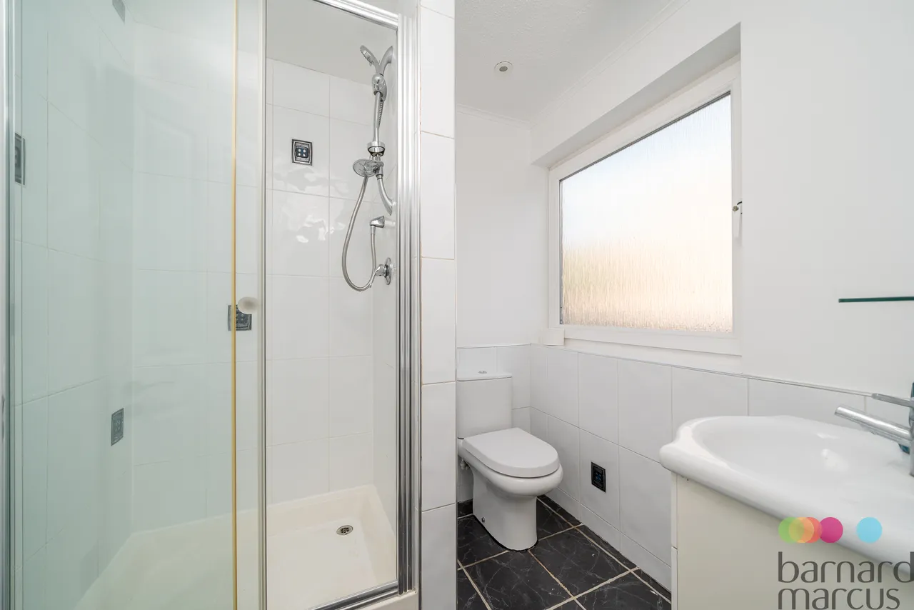 Oxford Gardens, London, N20, photo 19