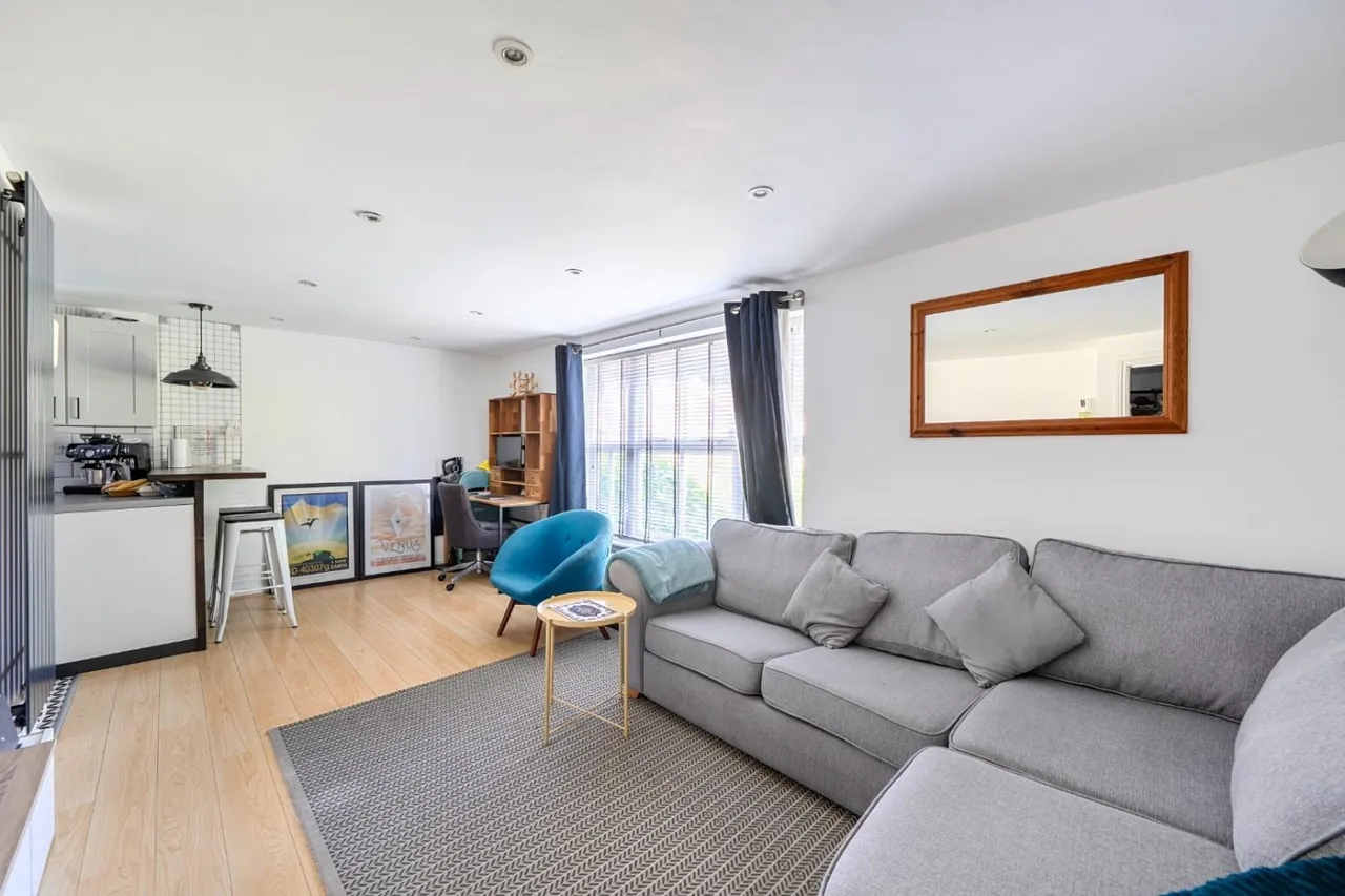 Mapeshill Place, Willesden Green, NW2, photo 3