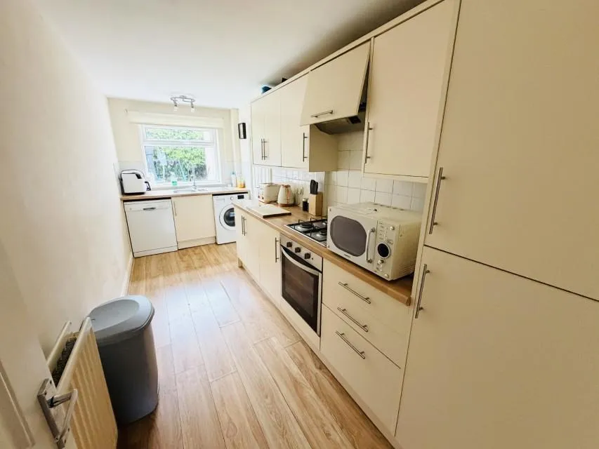 Temple Avenue, Hall Green, B28, photo 5